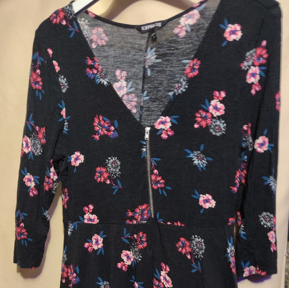 Floral Express Dress - Picture 3 of 7